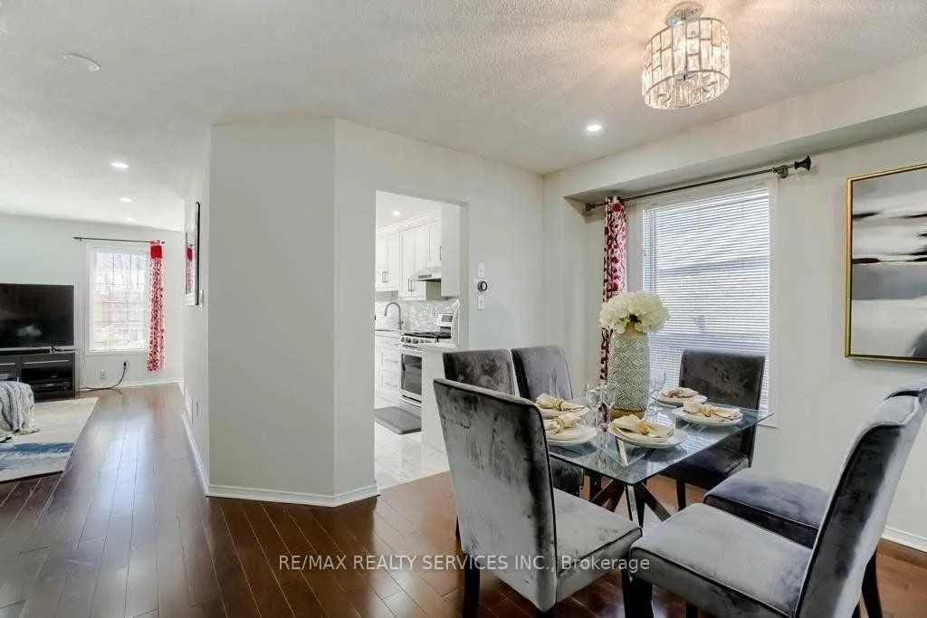 Photo 9 of 50 Oakmeadow Drive, Brampton, Fletcher's Meadow — HOMEH
