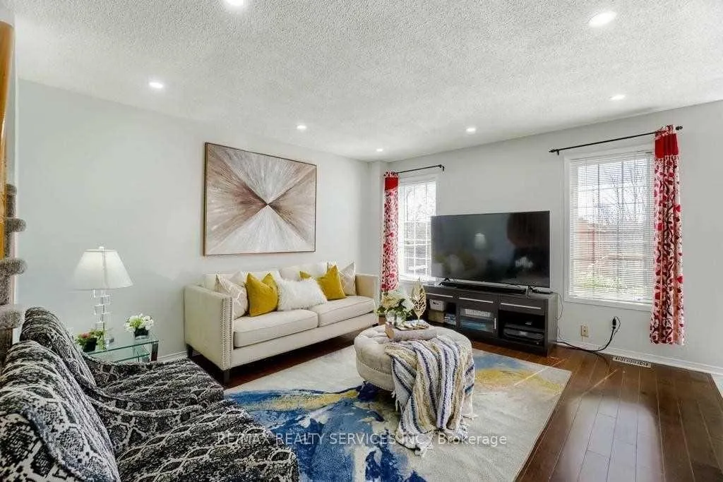 Photo 15 of 50 Oakmeadow Drive, Brampton, Fletcher's Meadow — HOMEH
