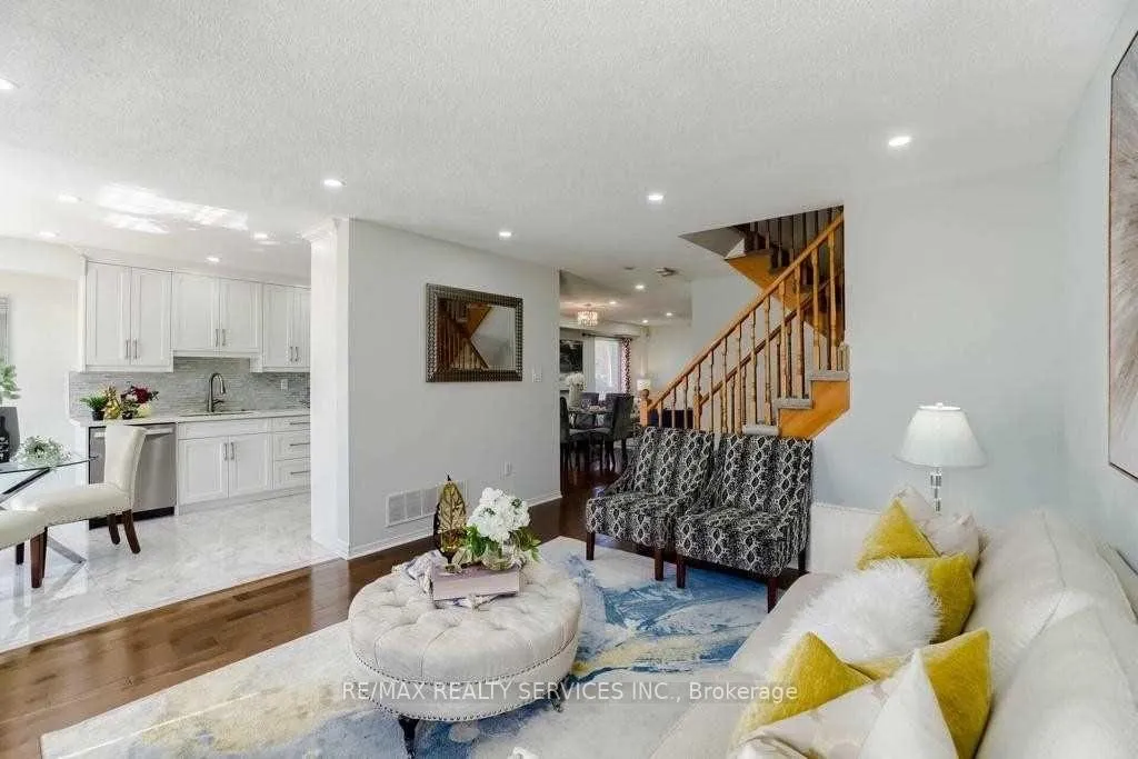 Photo 17 of 50 Oakmeadow Drive, Brampton, Fletcher's Meadow — HOMEH