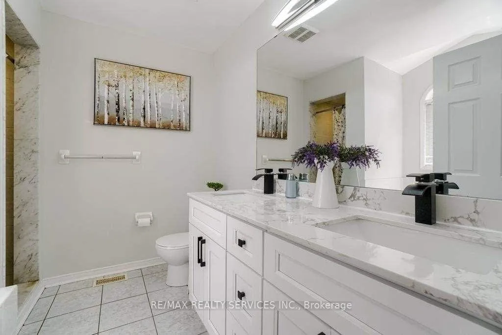 Photo 23 of 50 Oakmeadow Drive, Brampton, Fletcher's Meadow — HOMEH