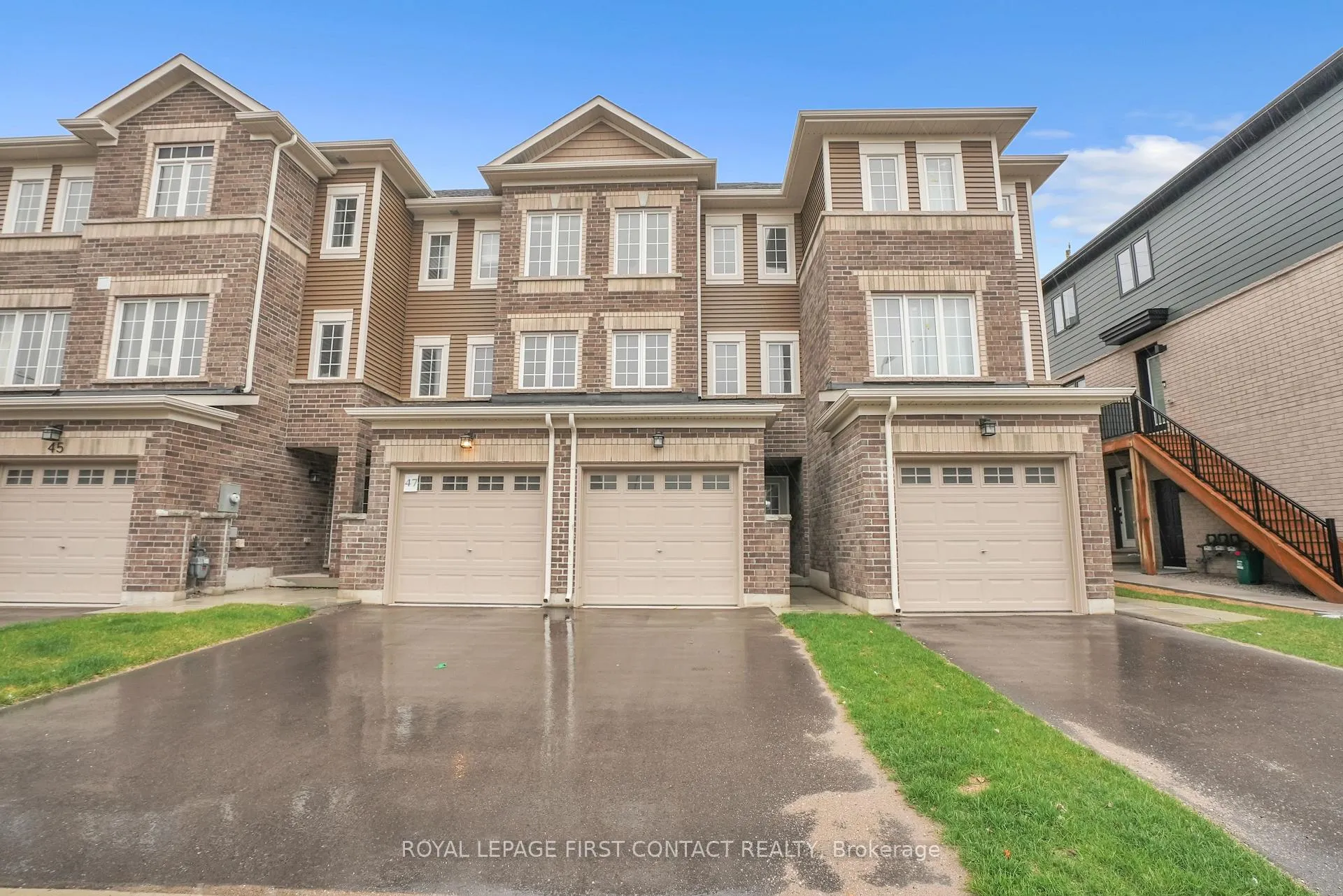 Photo 1 of 49 Pumpkin Corner Crescent, Barrie, Rural Barrie Southeast — HOMEH