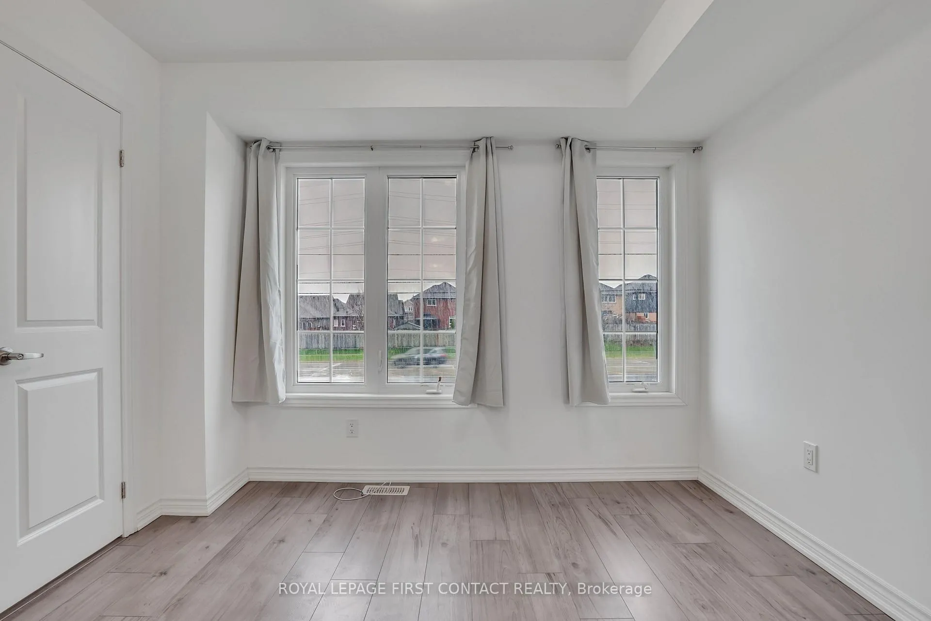Photo 10 of 49 Pumpkin Corner Crescent, Barrie, Rural Barrie Southeast — HOMEH