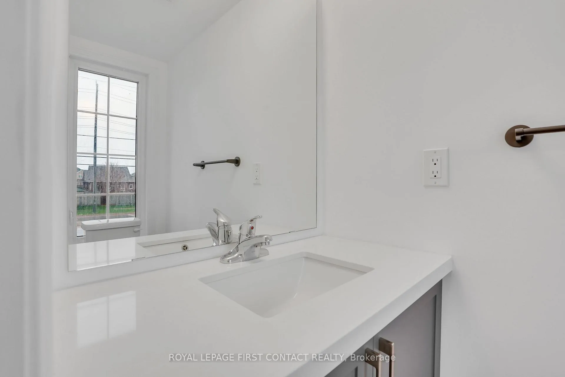Photo 15 of 49 Pumpkin Corner Crescent, Barrie, Rural Barrie Southeast — HOMEH