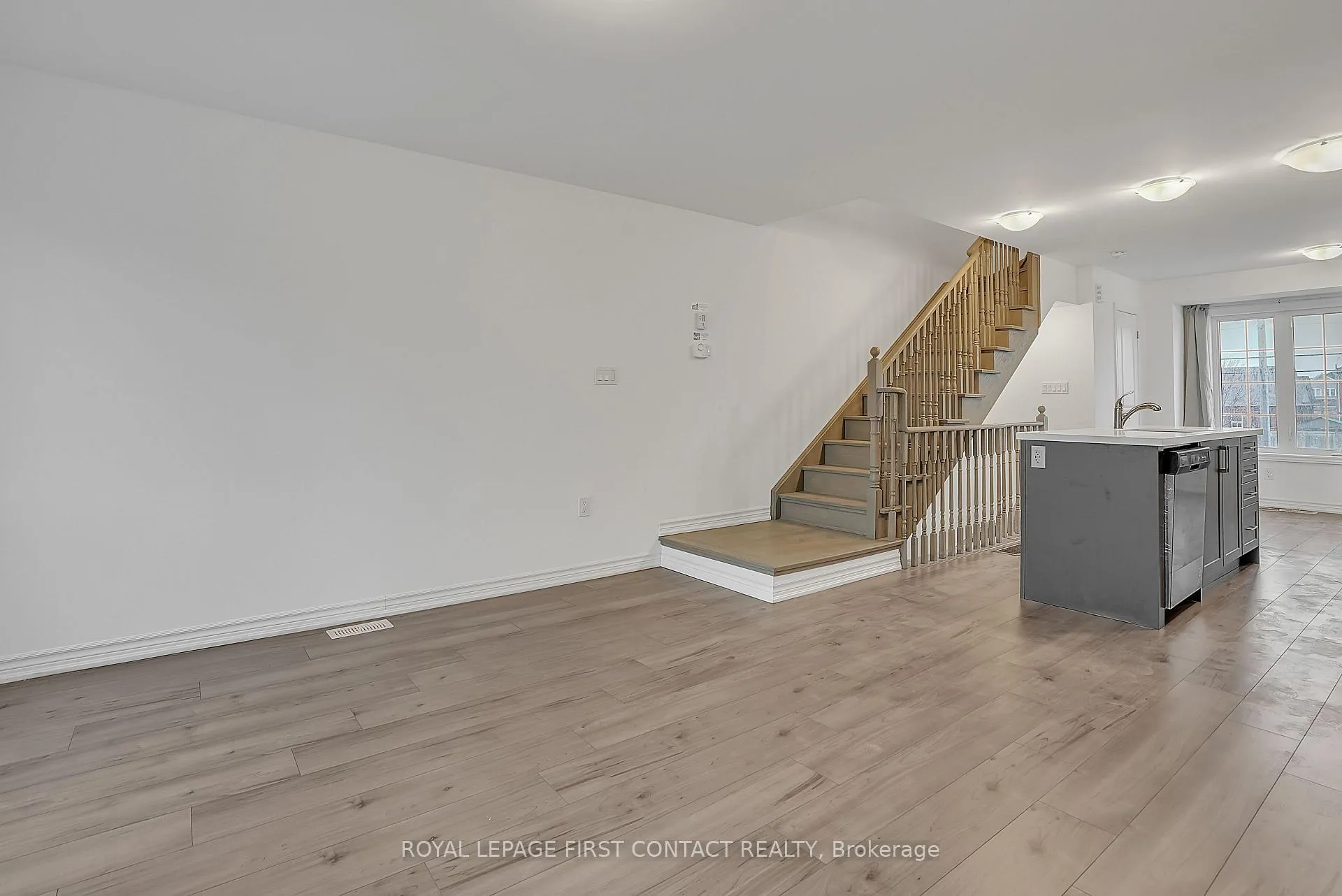 Photo 18 of 49 Pumpkin Corner Crescent, Barrie, Rural Barrie Southeast — HOMEH