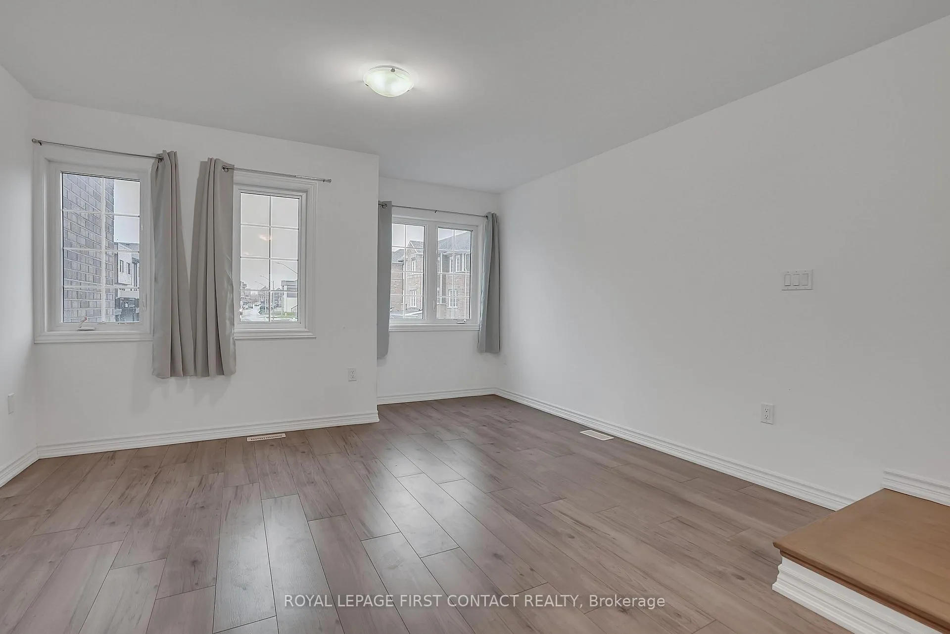 Photo 19 of 49 Pumpkin Corner Crescent, Barrie, Rural Barrie Southeast — HOMEH