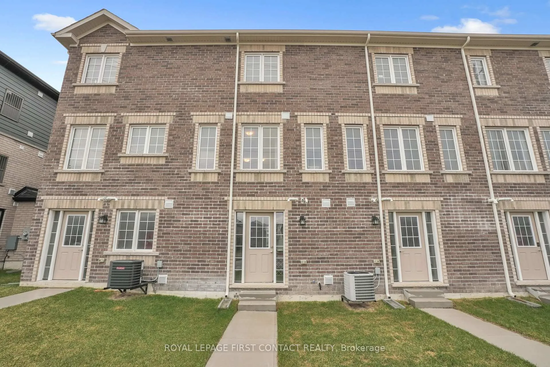 Photo 35 of 49 Pumpkin Corner Crescent, Barrie, Rural Barrie Southeast — HOMEH