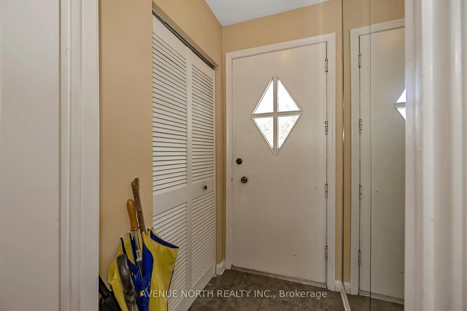 Photo 5 of 934 Weston Drive, Ottawa, Elmvale Acres/Urbandale — HOMEH