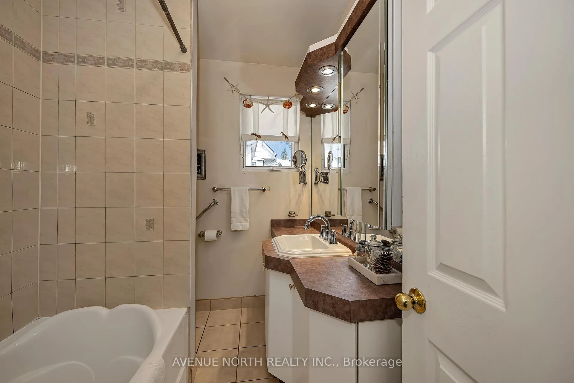 Photo 25 of 934 Weston Drive, Ottawa, Elmvale Acres/Urbandale — HOMEH