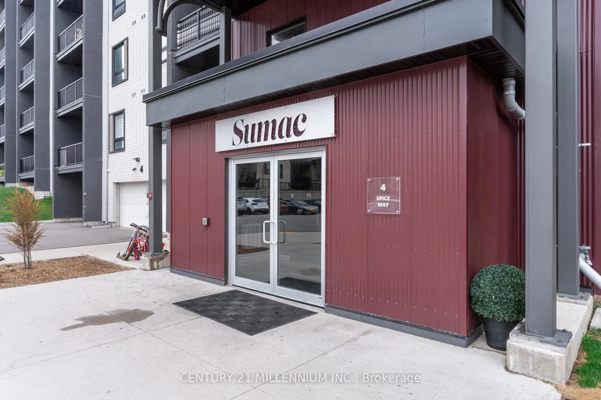 Photo 4 of Unit 606, 4 Spice Way, Barrie, Innis-Shore — HOMEH