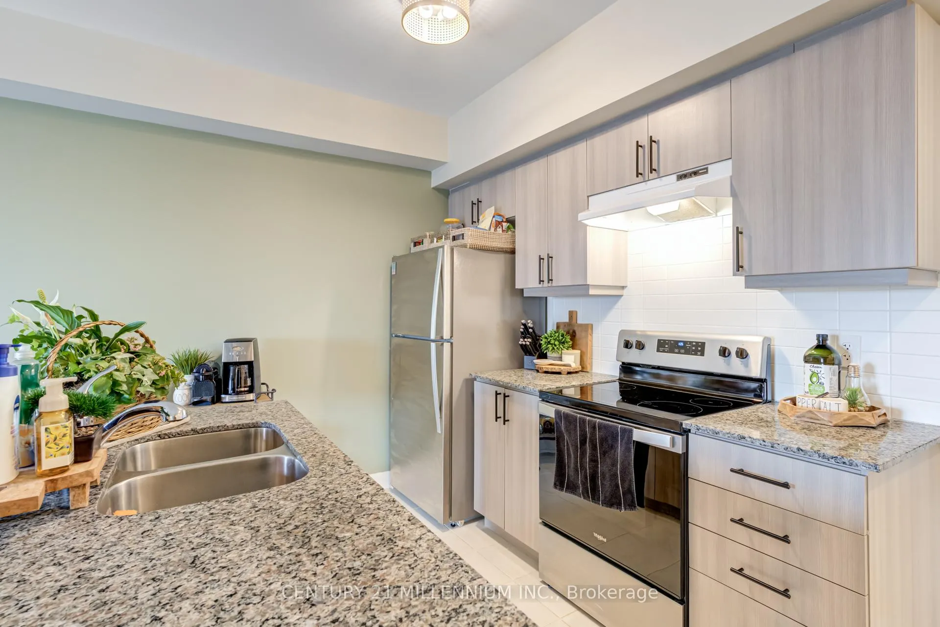 Photo 12 of Unit 606, 4 Spice Way, Barrie, Innis-Shore — HOMEH