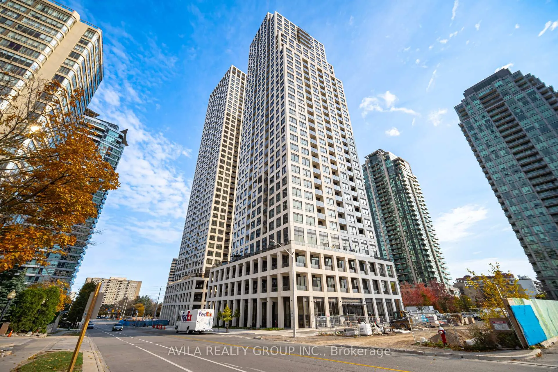 Front of Unit 1910, 36 Elm Drive W