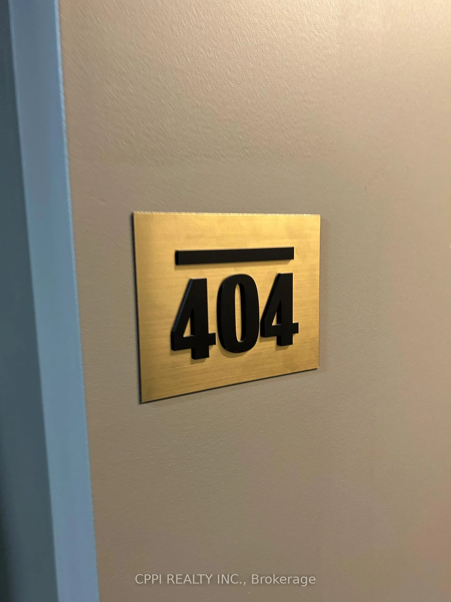 Photo 2 of Unit 404, 70 King Street E, Oshawa, Central — HOMEH