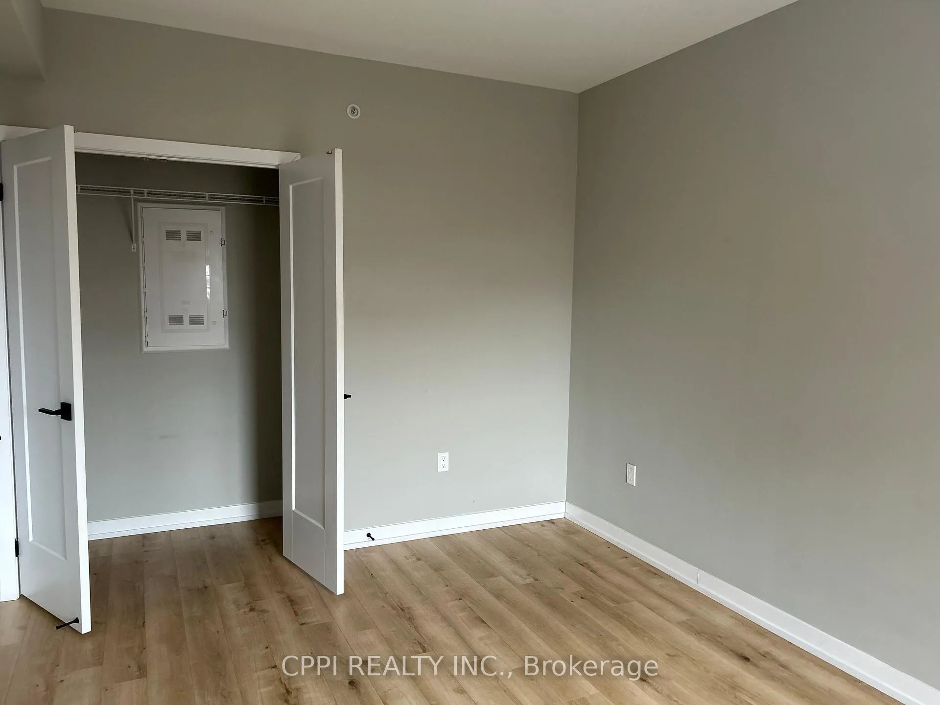 Photo 5 of Unit 404, 70 King Street E, Oshawa, Central — HOMEH