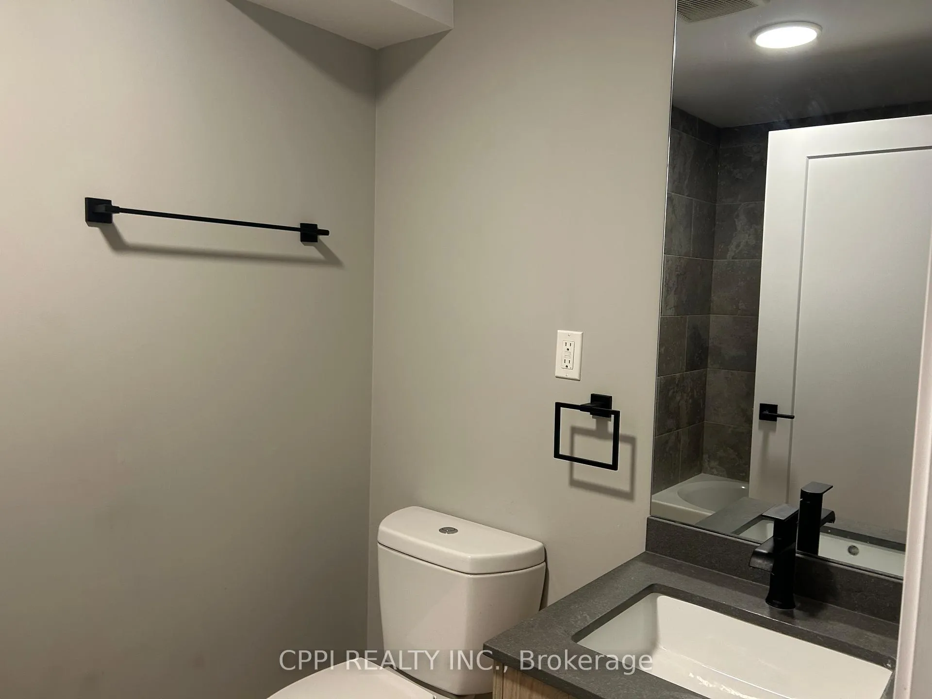 Photo 6 of Unit 404, 70 King Street E, Oshawa, Central — HOMEH