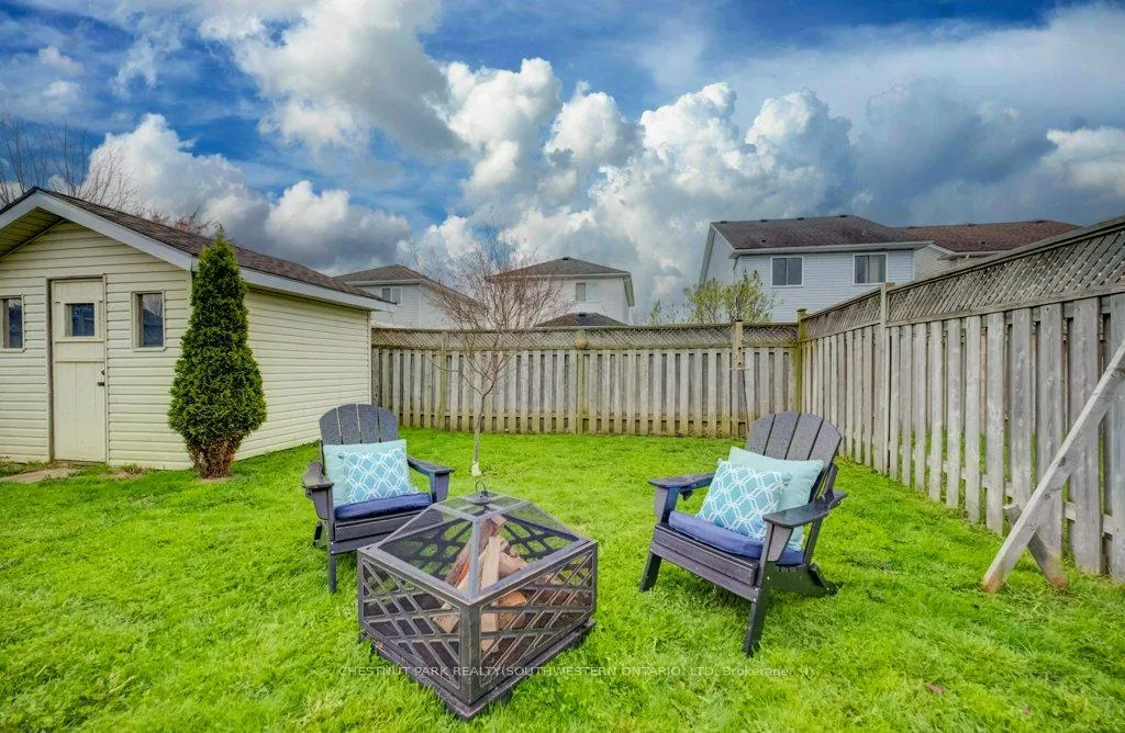 Photo 18 of 255 Highbrook Crescent W, Waterloo — HOMEH