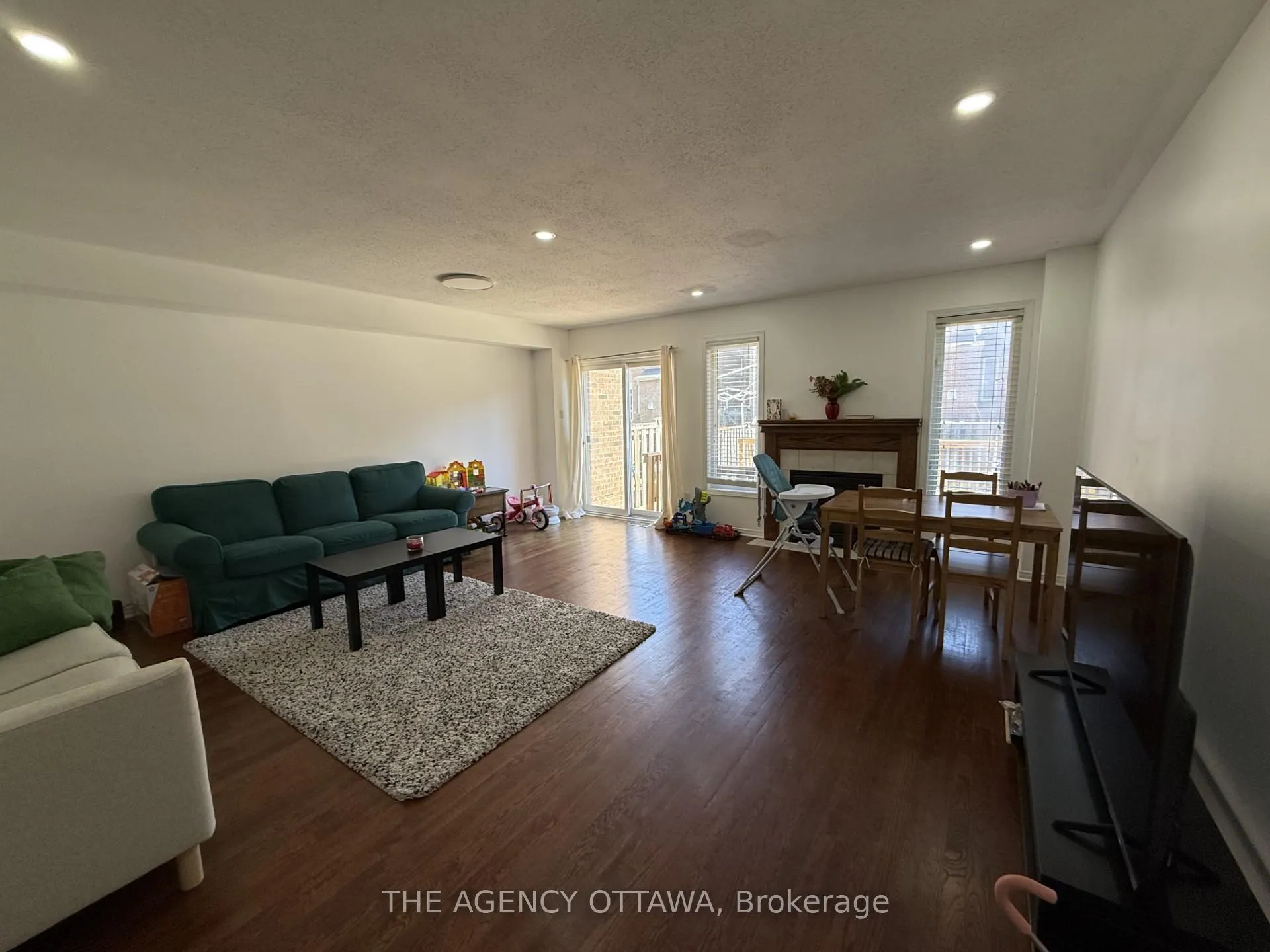 Photo 5 of 222 Freedom Private, Ottawa, Riverview Park — HOMEH