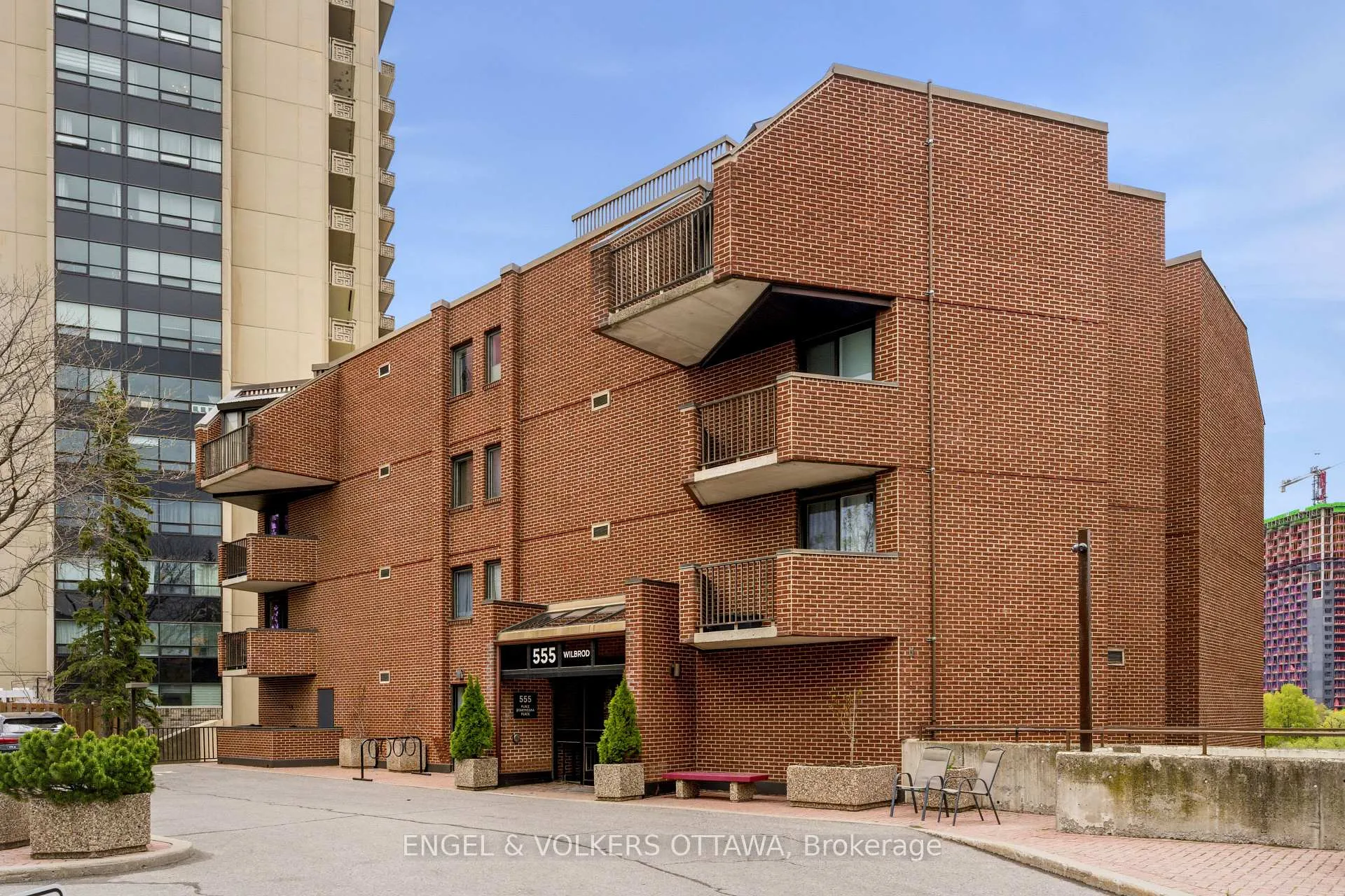 Front of Unit 103, 555 Wilbrod Street