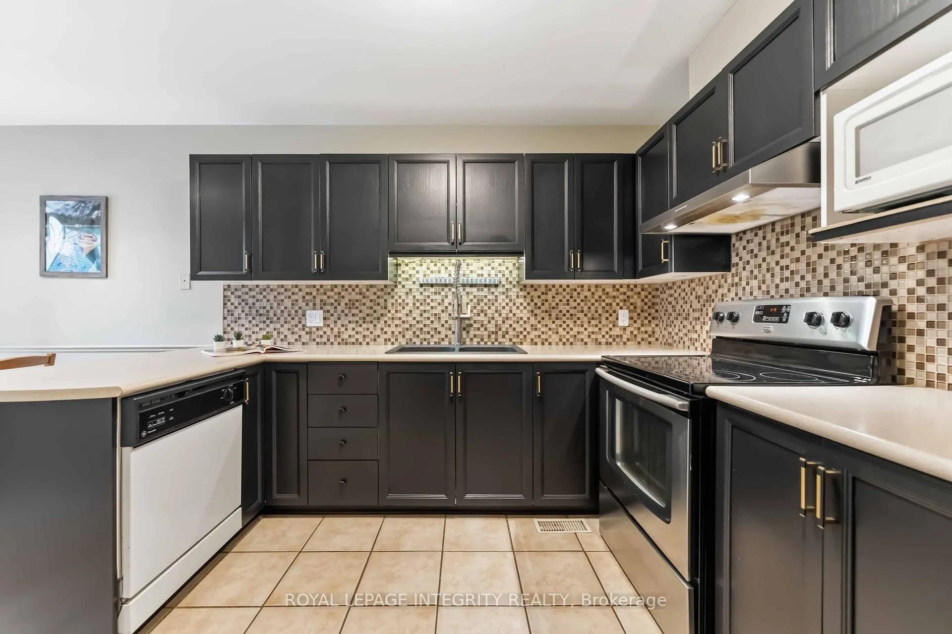 Photo 14 of 66 Eagleview Street, Ottawa, Kanata - Emerald Meadows/Trailwest — HOMEH