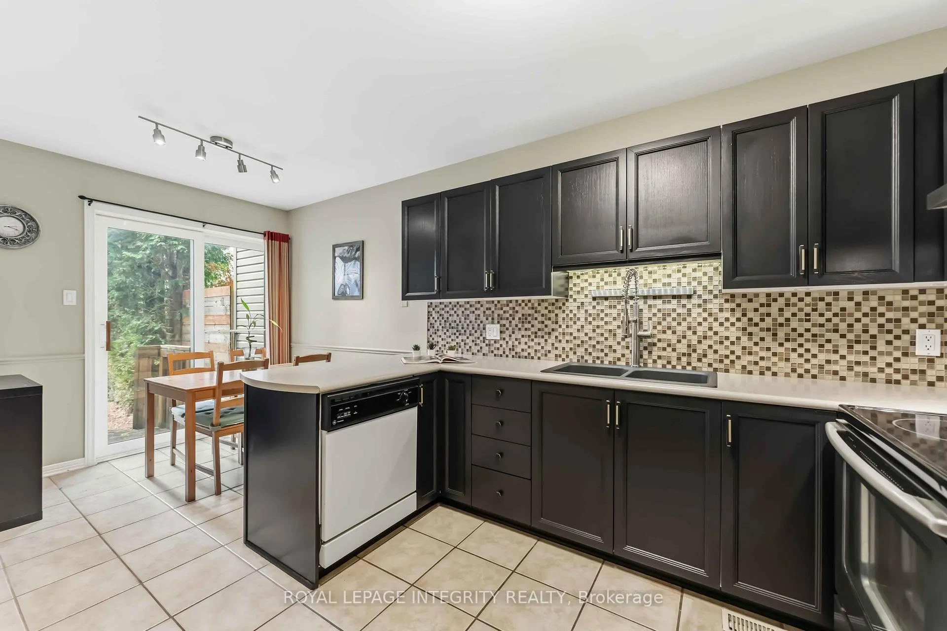 Photo 15 of 66 Eagleview Street, Ottawa, Kanata - Emerald Meadows/Trailwest — HOMEH