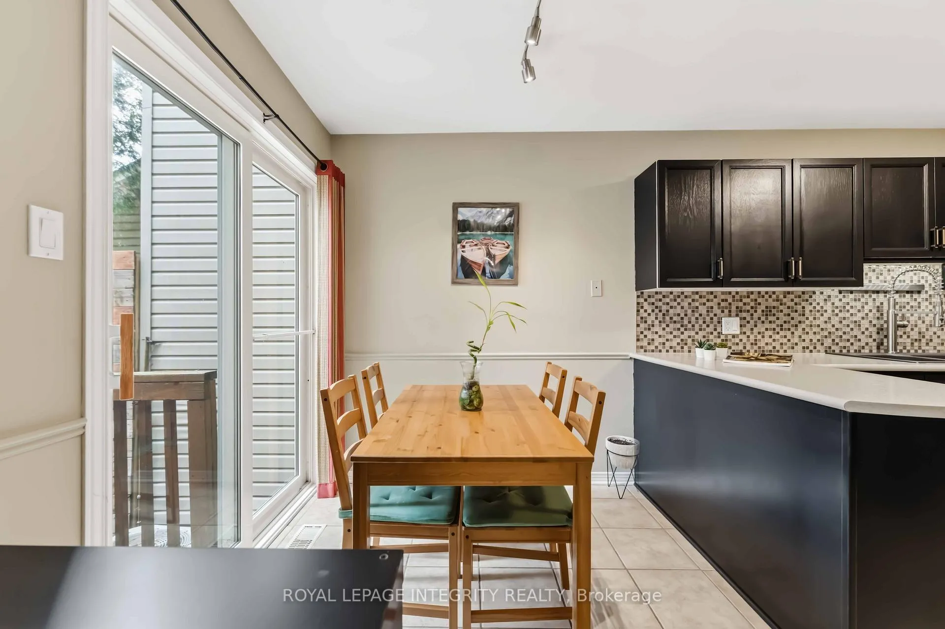 Photo 19 of 66 Eagleview Street, Ottawa, Kanata - Emerald Meadows/Trailwest — HOMEH