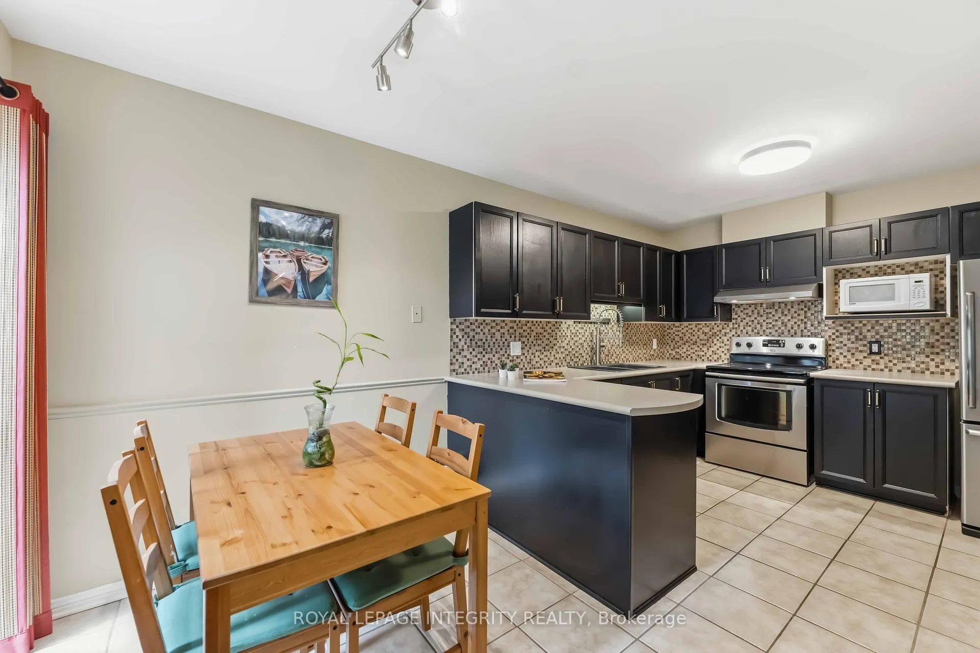 Photo 20 of 66 Eagleview Street, Ottawa, Kanata - Emerald Meadows/Trailwest — HOMEH
