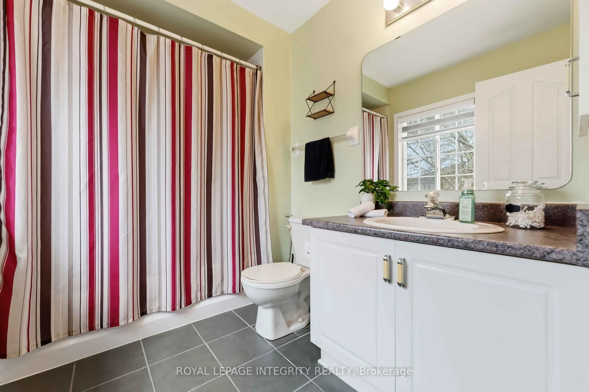 Photo 29 of 66 Eagleview Street, Ottawa, Kanata - Emerald Meadows/Trailwest — HOMEH