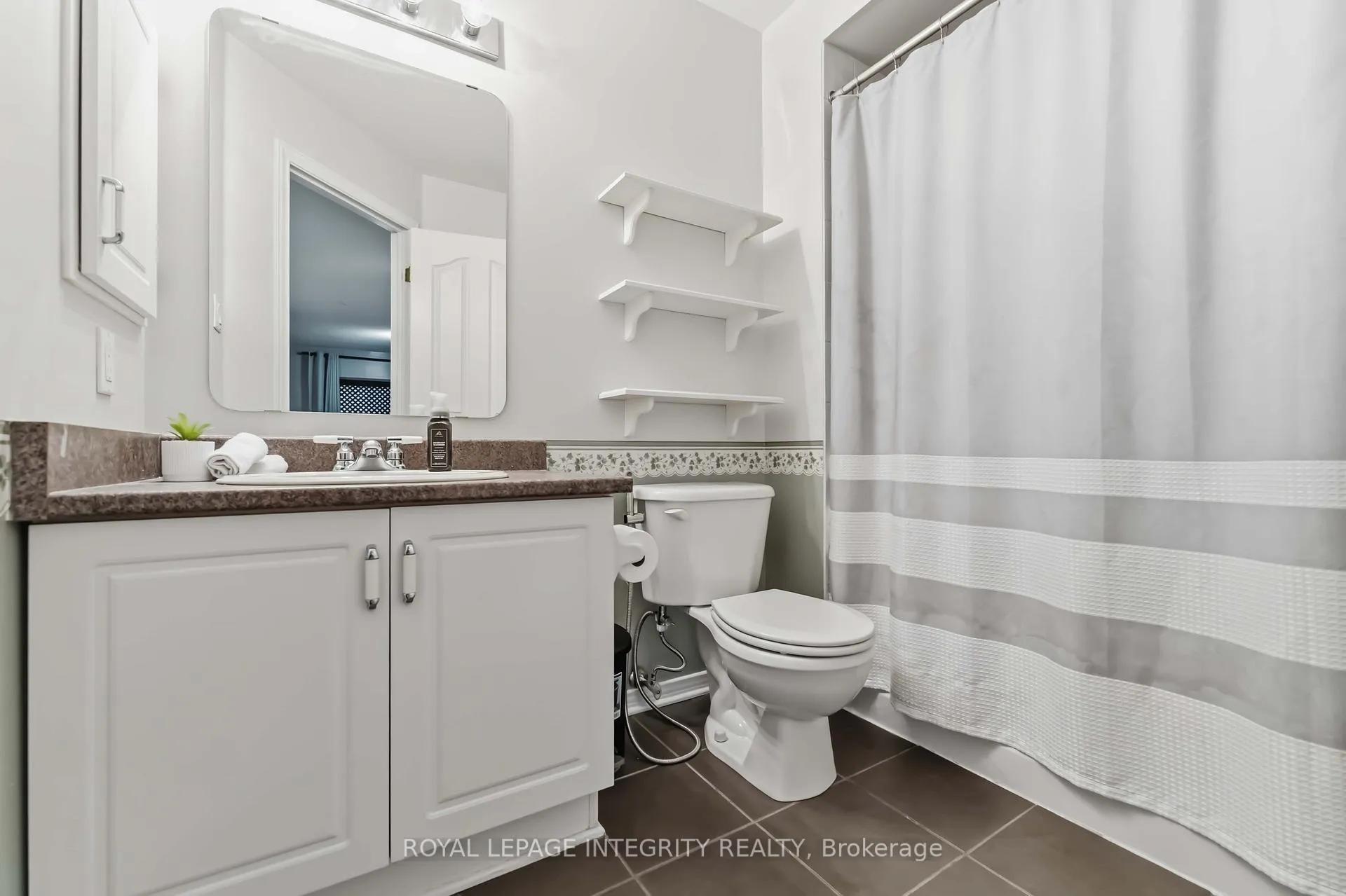 Photo 32 of 66 Eagleview Street, Ottawa, Kanata - Emerald Meadows/Trailwest — HOMEH