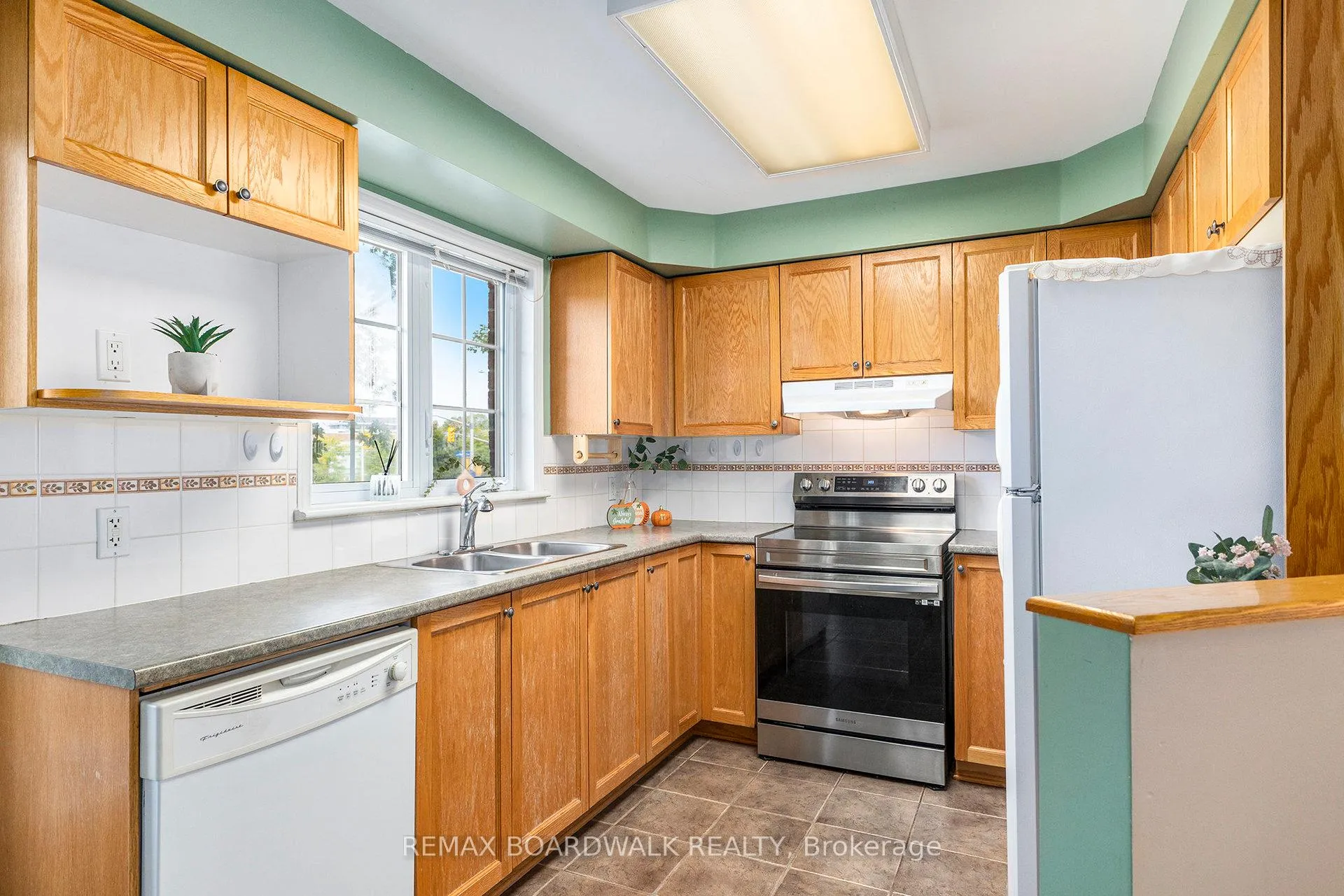 Photo 7 of Unit 169, 70 Edenvale Drive, Ottawa, Kanata - Beaverbrook — HOMEH