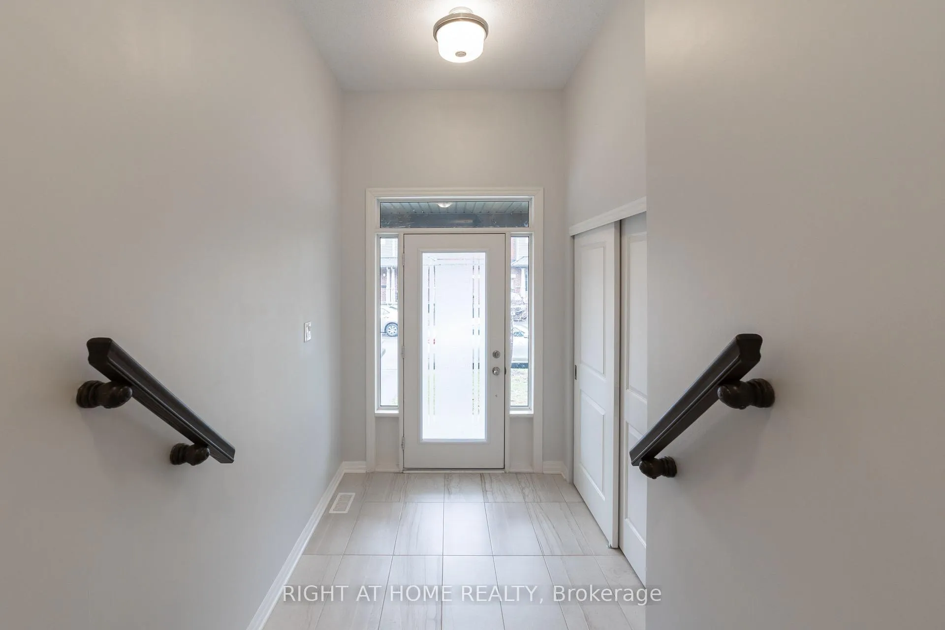 Photo 2 of 135 Overberg Way, Ottawa, Kanata - Emerald Meadows/Trailwest — HOMEH