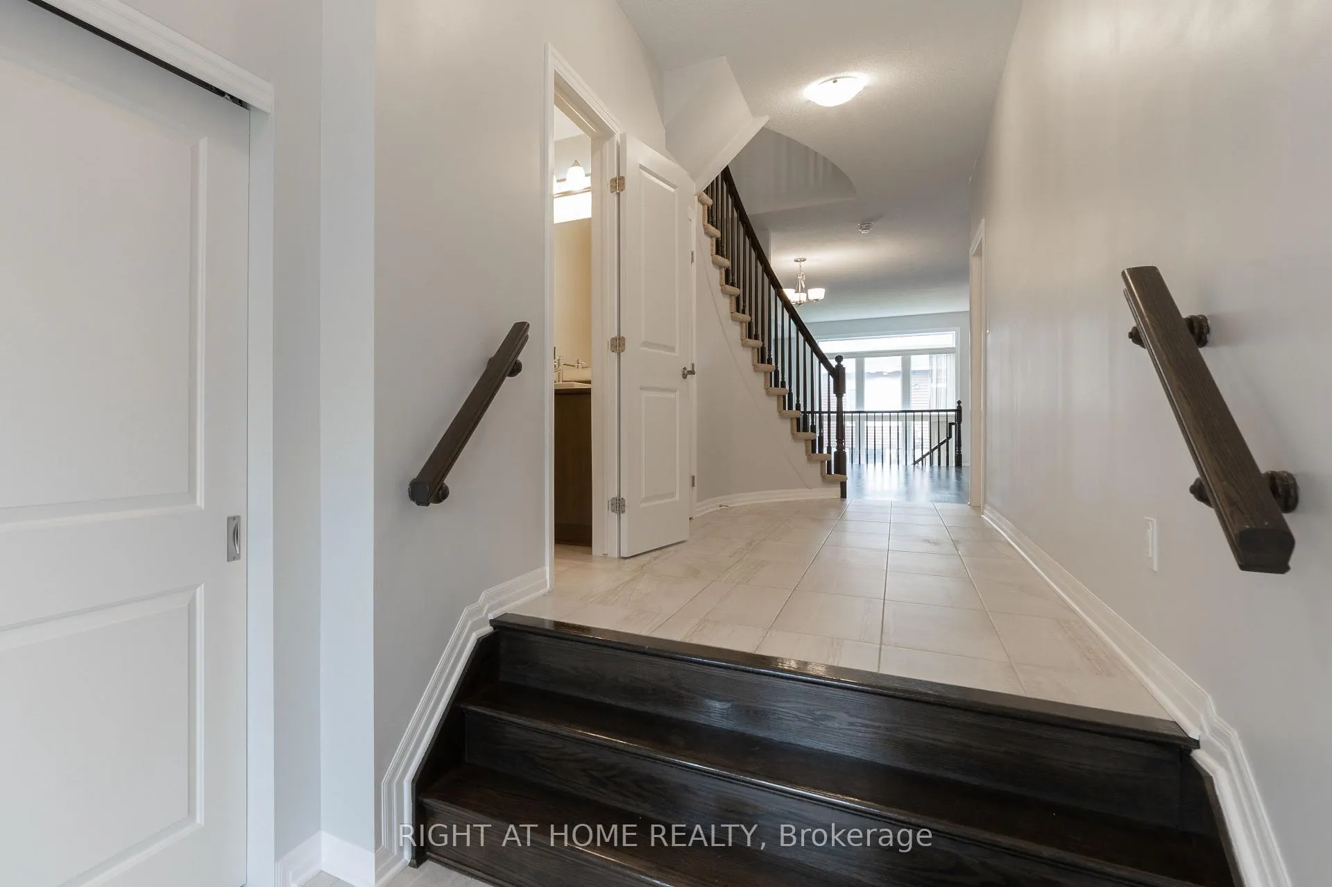 Photo 3 of 135 Overberg Way, Ottawa, Kanata - Emerald Meadows/Trailwest — HOMEH