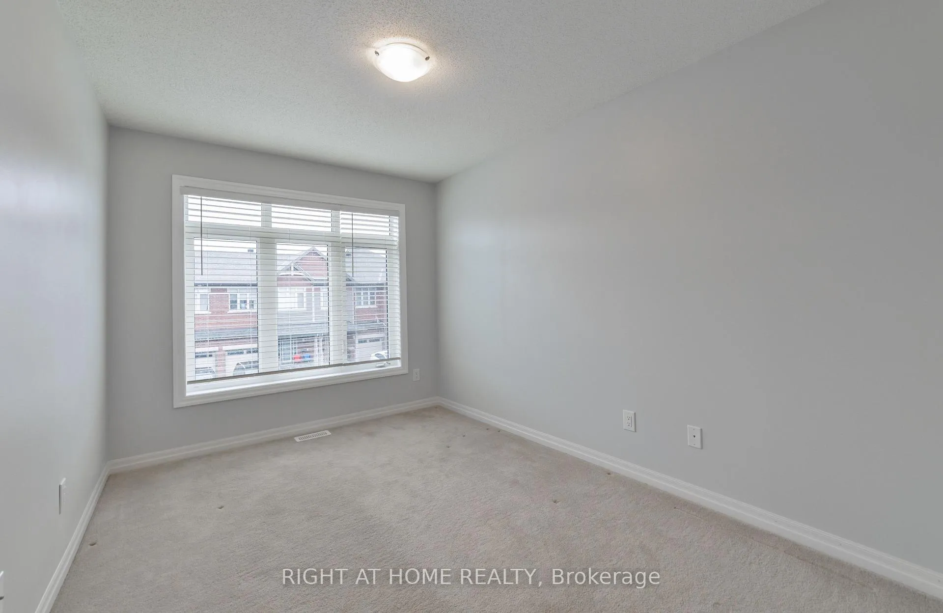 Photo 5 of 135 Overberg Way, Ottawa, Kanata - Emerald Meadows/Trailwest — HOMEH