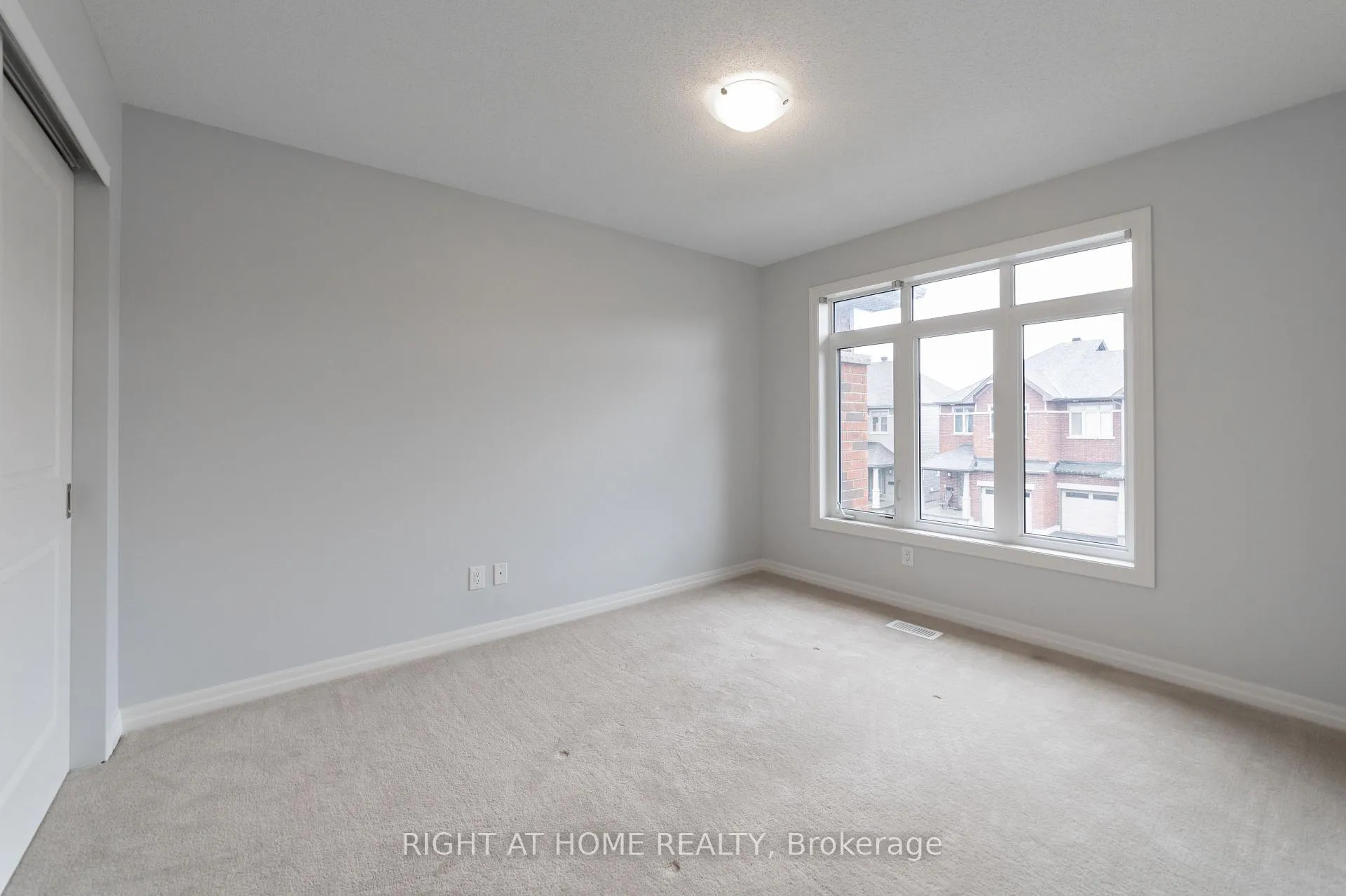 Photo 7 of 135 Overberg Way, Ottawa, Kanata - Emerald Meadows/Trailwest — HOMEH