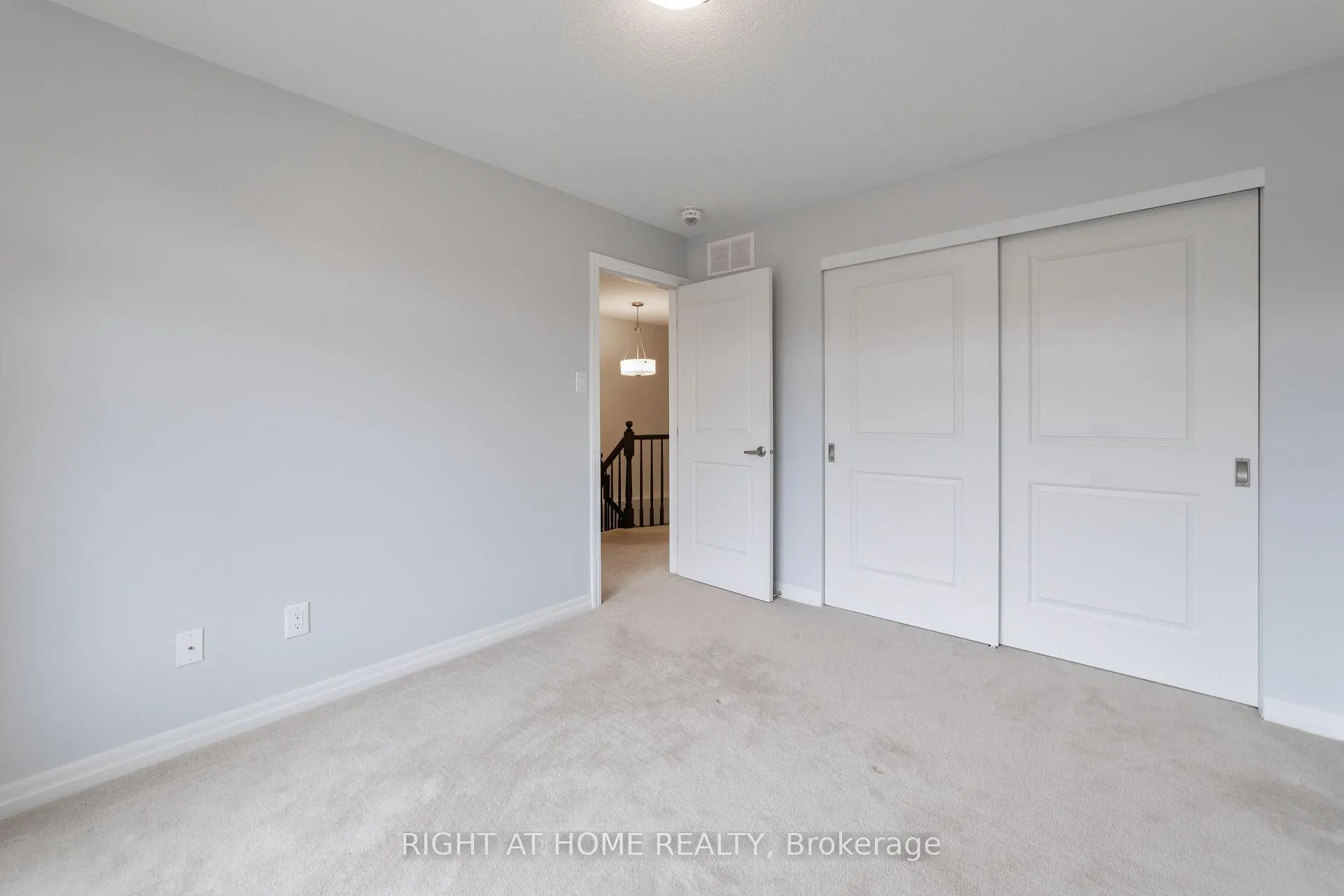 Photo 8 of 135 Overberg Way, Ottawa, Kanata - Emerald Meadows/Trailwest — HOMEH