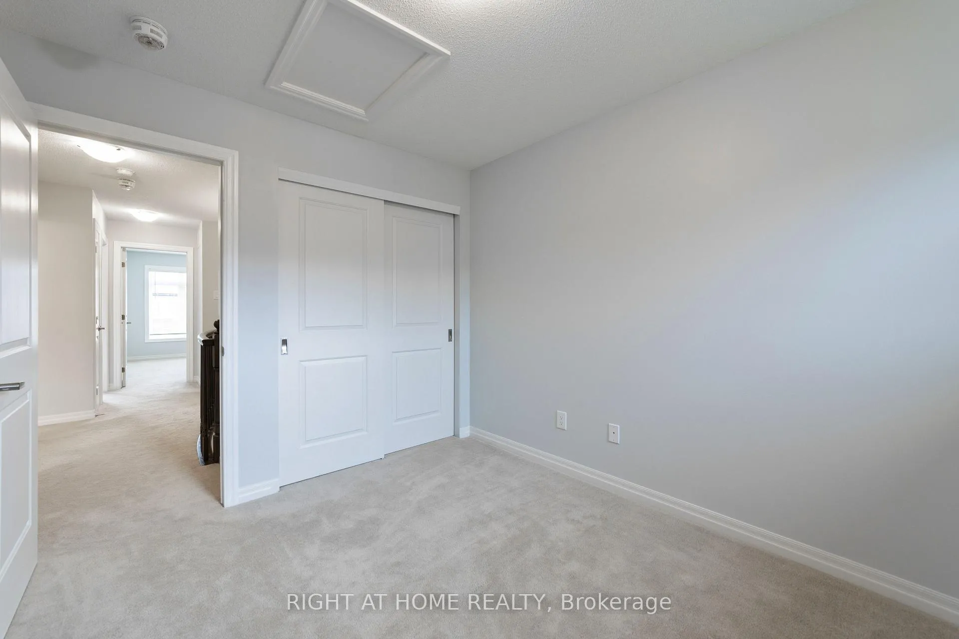 Photo 10 of 135 Overberg Way, Ottawa, Kanata - Emerald Meadows/Trailwest — HOMEH