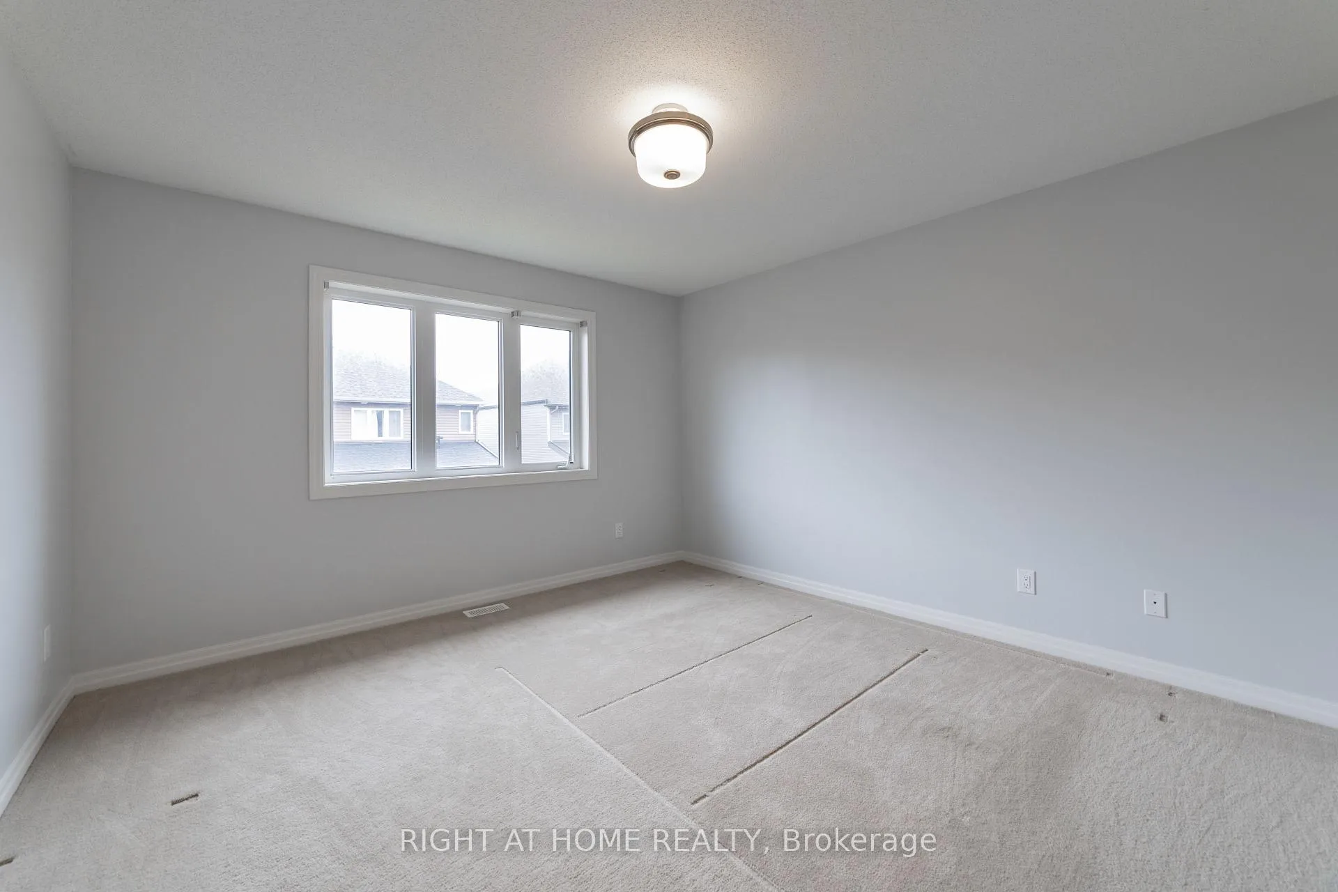 Photo 12 of 135 Overberg Way, Ottawa, Kanata - Emerald Meadows/Trailwest — HOMEH