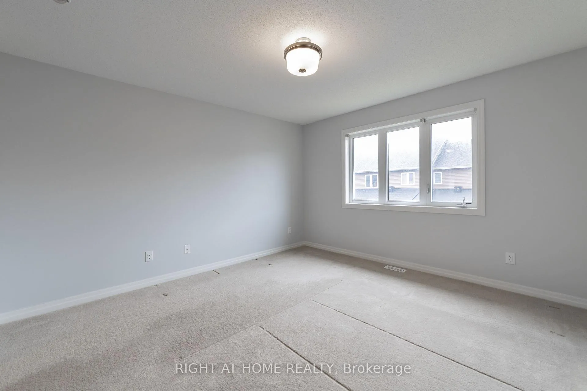 Photo 14 of 135 Overberg Way, Ottawa, Kanata - Emerald Meadows/Trailwest — HOMEH