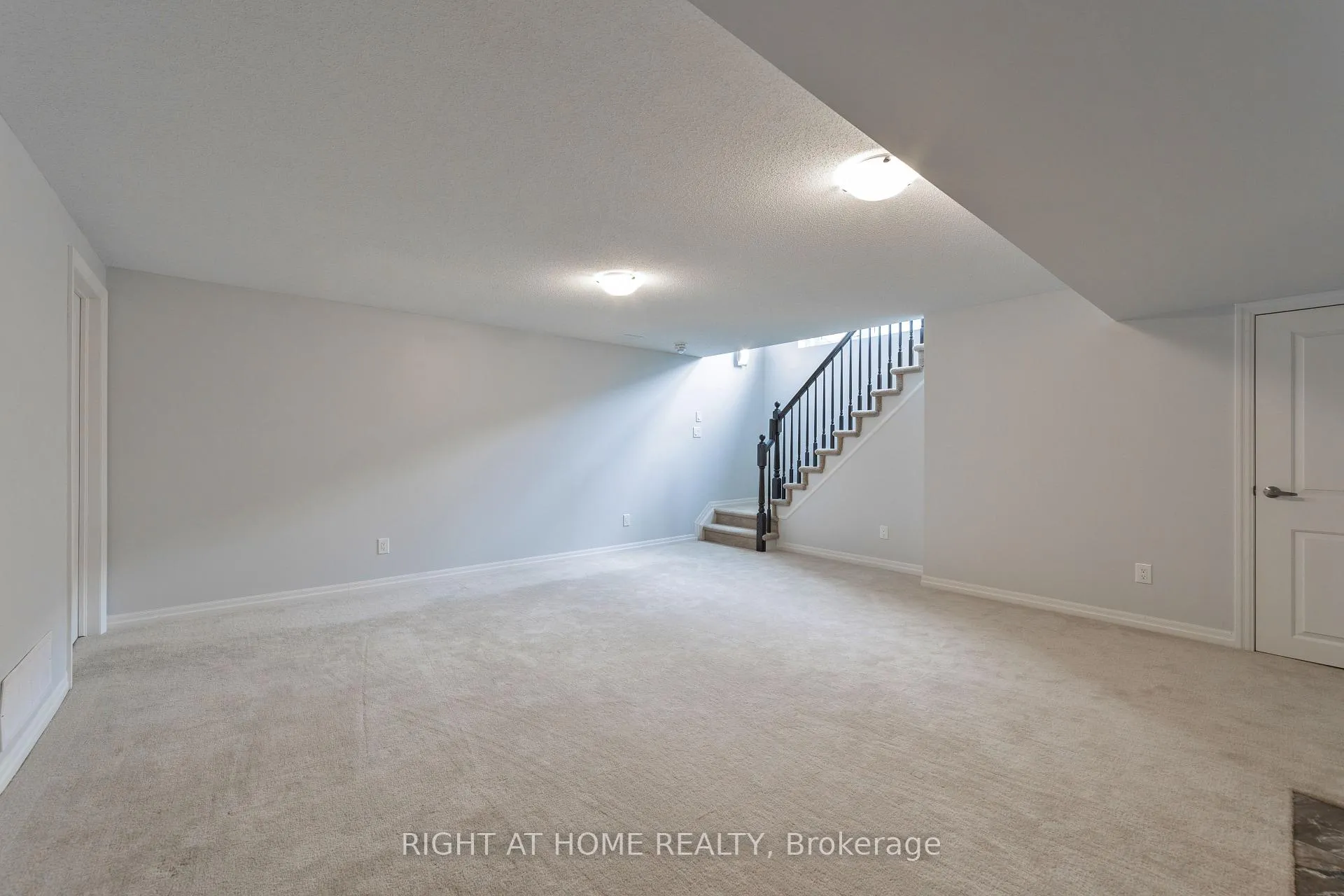 Photo 17 of 135 Overberg Way, Ottawa, Kanata - Emerald Meadows/Trailwest — HOMEH