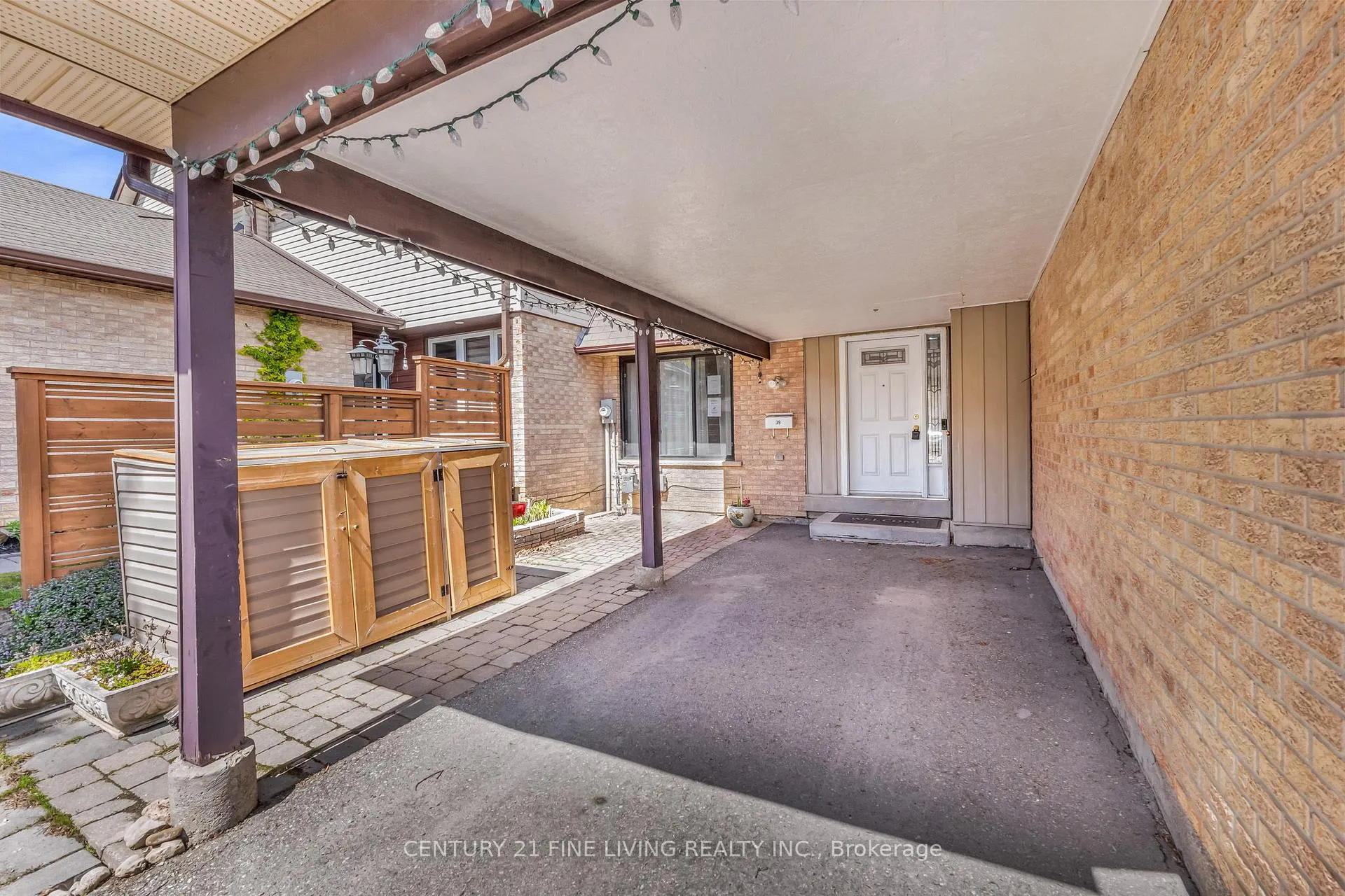 Photo 4 of 39 Rushmore Crescent, Brampton, Heart Lake East — HOMEH