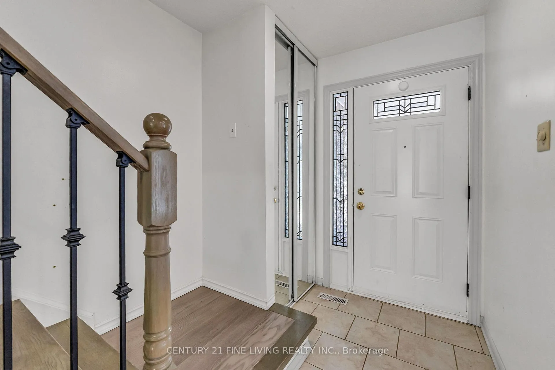 Photo 5 of 39 Rushmore Crescent, Brampton, Heart Lake East — HOMEH