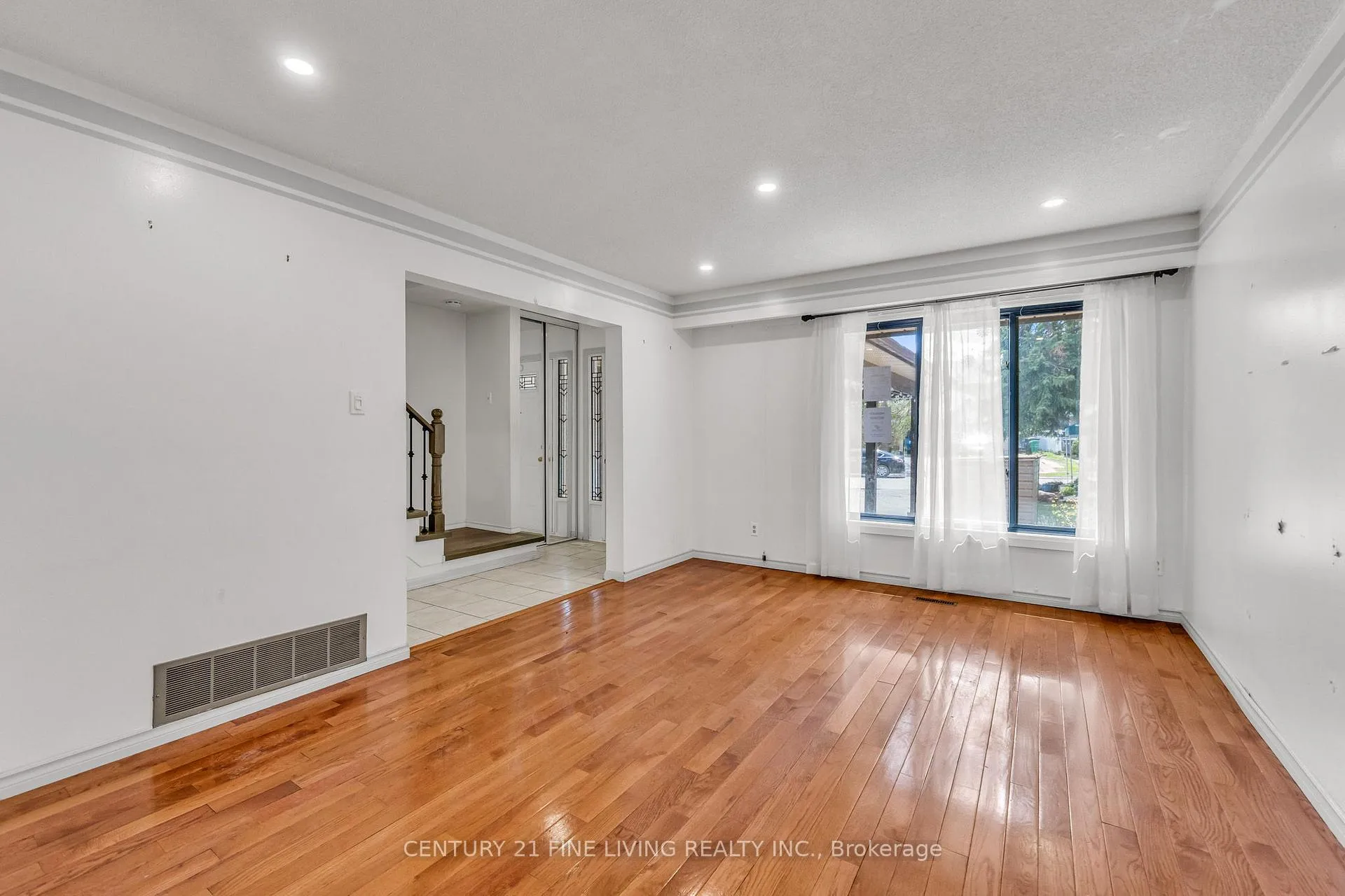 Photo 10 of 39 Rushmore Crescent, Brampton, Heart Lake East — HOMEH