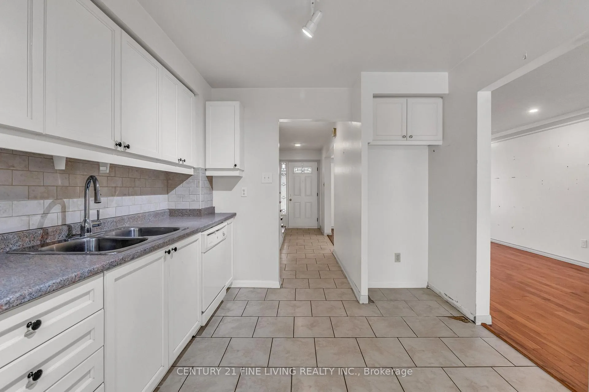 Photo 17 of 39 Rushmore Crescent, Brampton, Heart Lake East — HOMEH