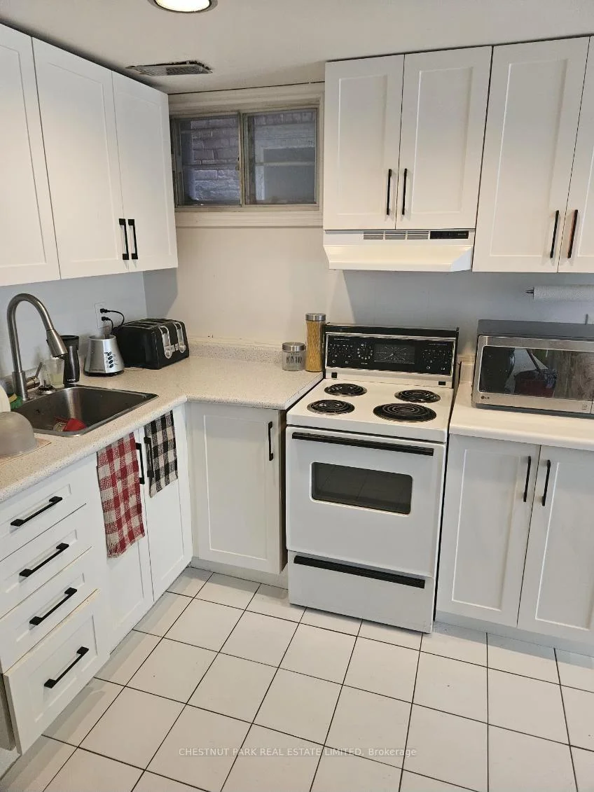 Photo 10 of Unit Lower, 10 Wroxeter Avenue, Toronto, North Riverdale — HOMEH