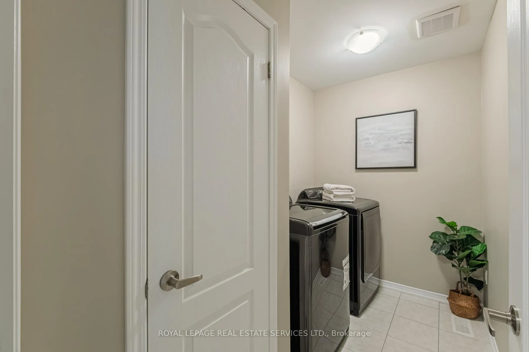 Photo 33 of 76 Cooke Avenue, Brantford, Shellard Lane — HOMEH