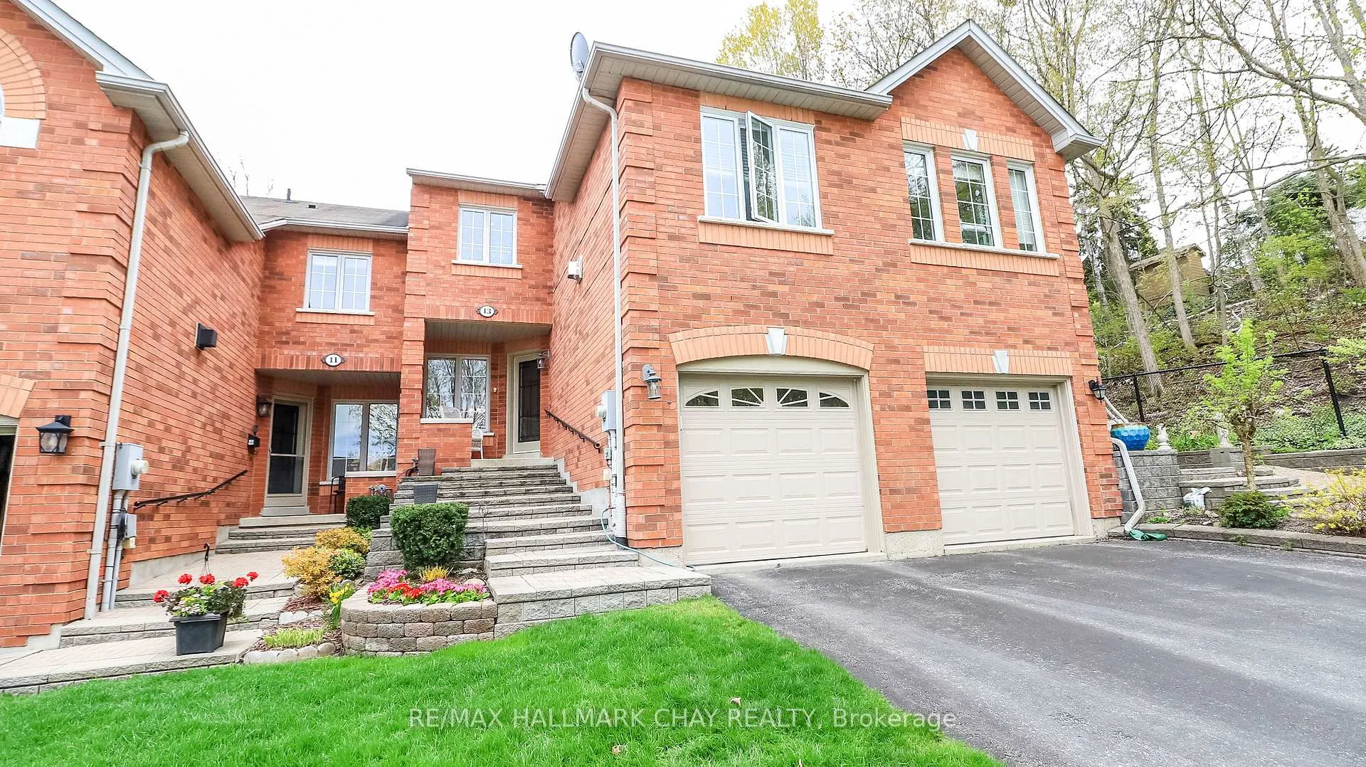 Photo 2 of 13 Bailey Court, Barrie, Allandale — HOMEH