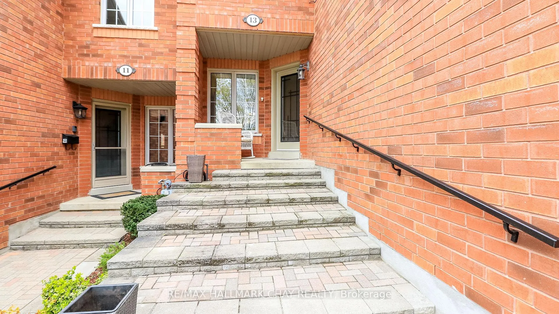 Photo 3 of 13 Bailey Court, Barrie, Allandale — HOMEH
