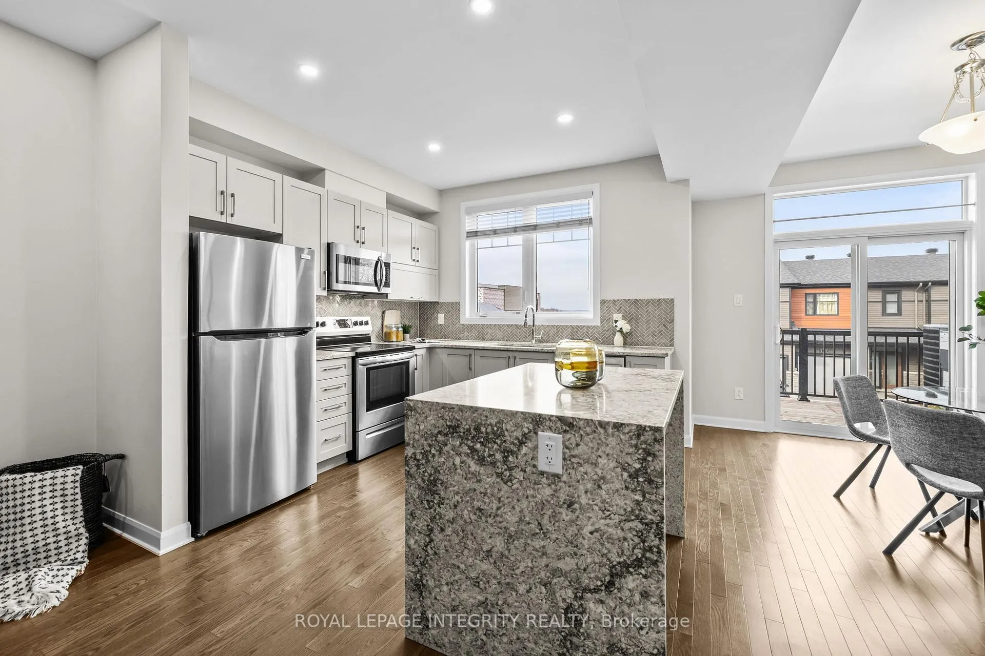 Photo 10 of 125 Attwell Private, Ottawa, Kanata - Morgan's Grant/South March — HOMEH
