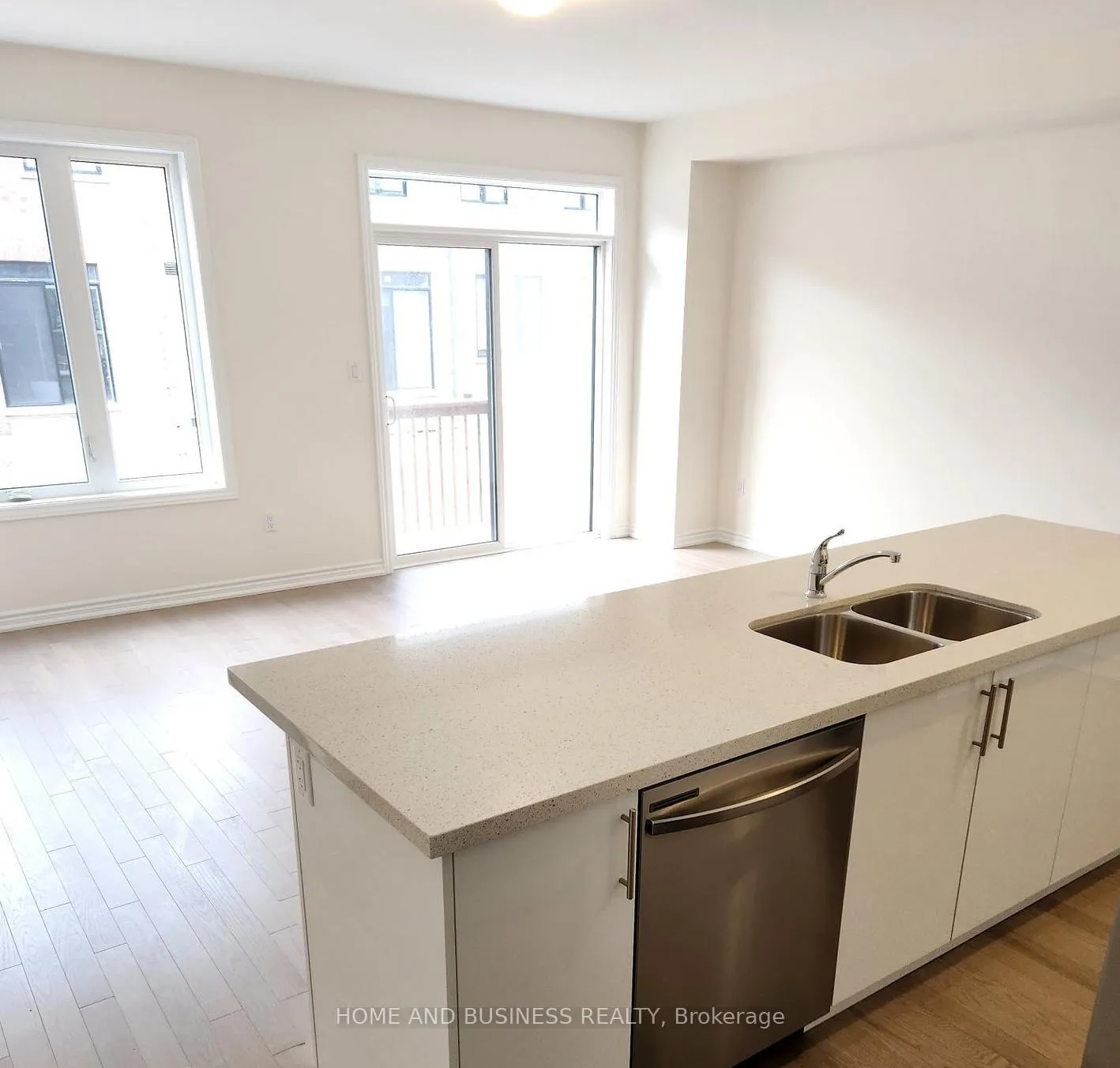 Photo 3 of 30 Hartington Street, Vaughan, Kleinburg — HOMEH