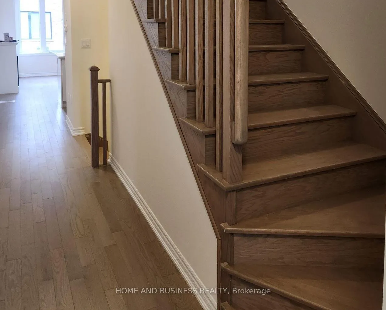 Photo 4 of 30 Hartington Street, Vaughan, Kleinburg — HOMEH