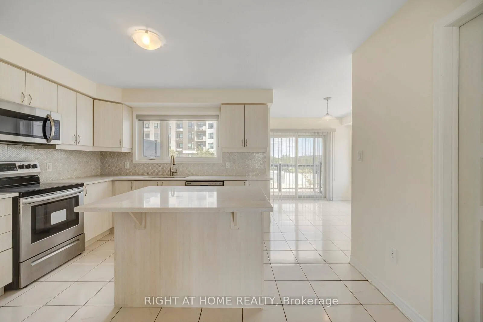 Photo 12 of Unit 7, 1125 Leger Way, Milton, Ford — HOMEH
