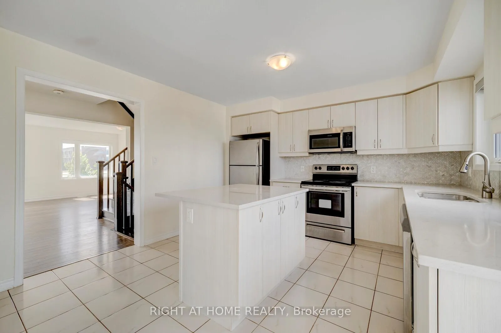 Photo 13 of Unit 7, 1125 Leger Way, Milton, Ford — HOMEH